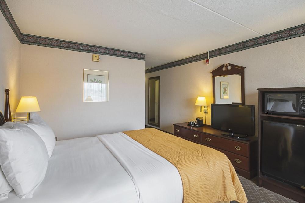 Clarion Inn Фермонт Екстер'єр фото
