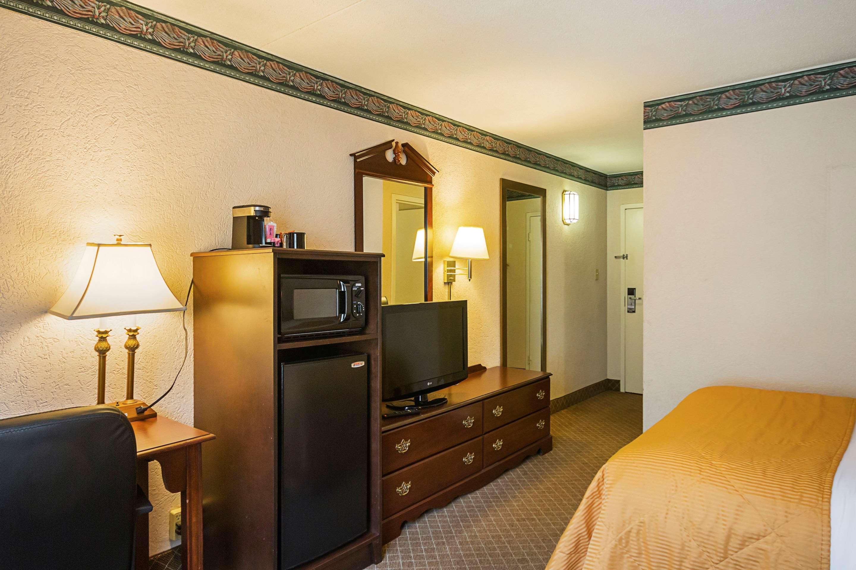 Clarion Inn Фермонт Екстер'єр фото