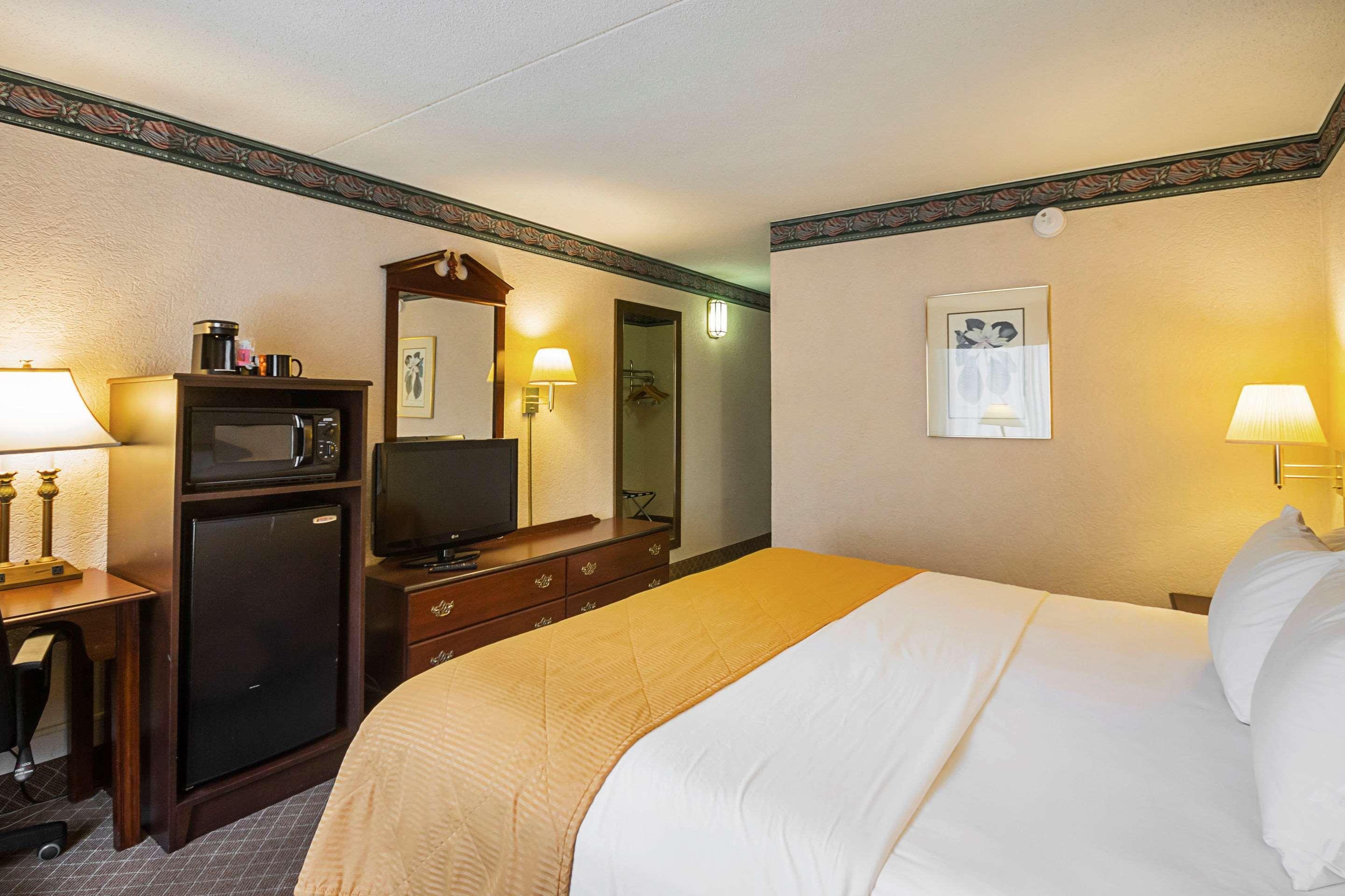 Clarion Inn Фермонт Екстер'єр фото