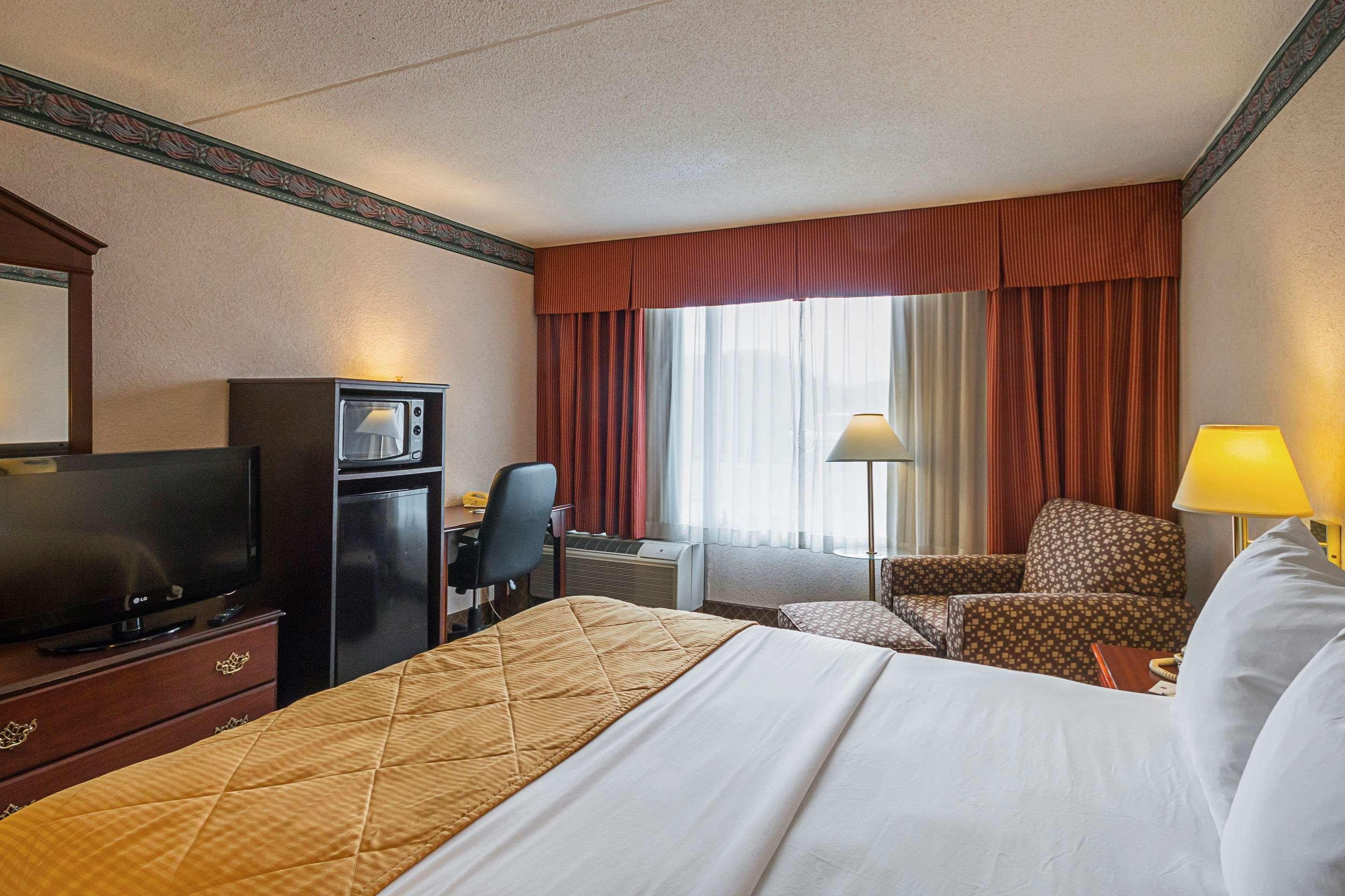 Clarion Inn Фермонт Екстер'єр фото