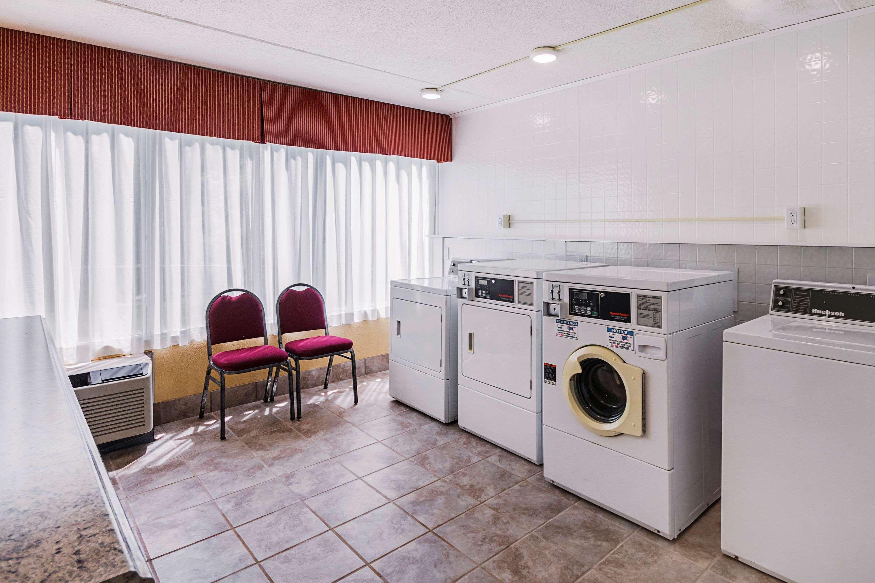 Clarion Inn Фермонт Екстер'єр фото