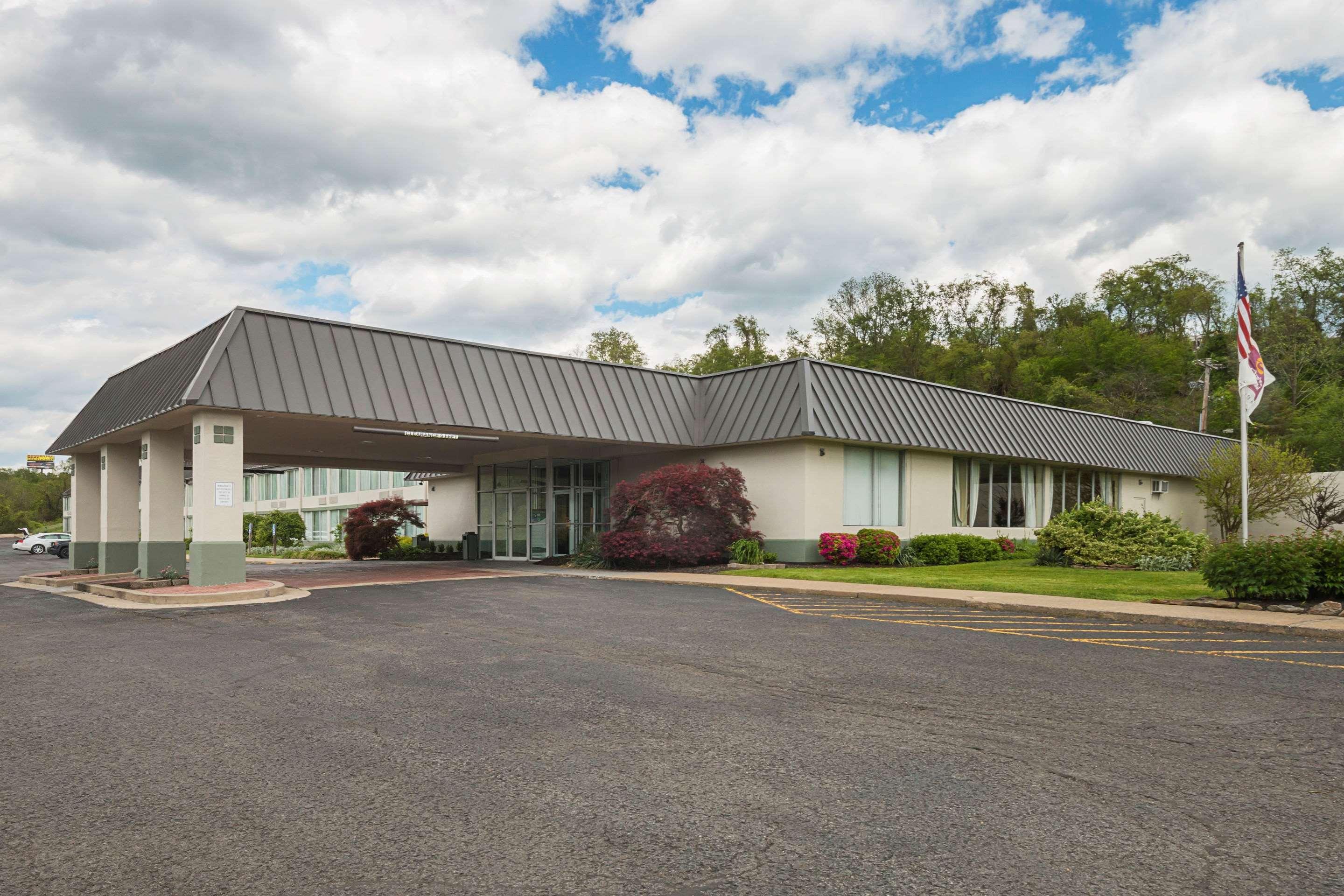 Clarion Inn Фермонт Екстер'єр фото