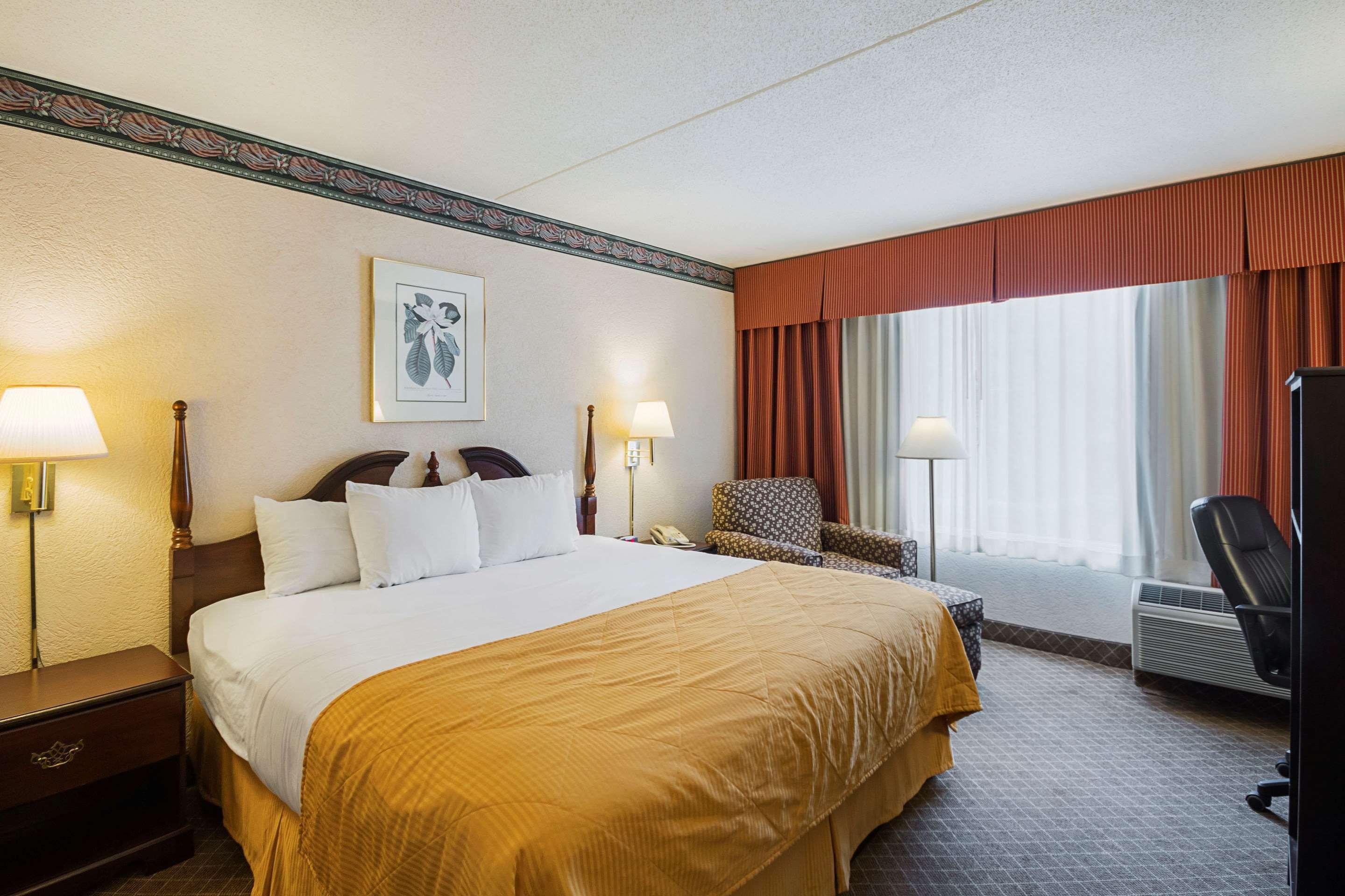 Clarion Inn Фермонт Екстер'єр фото