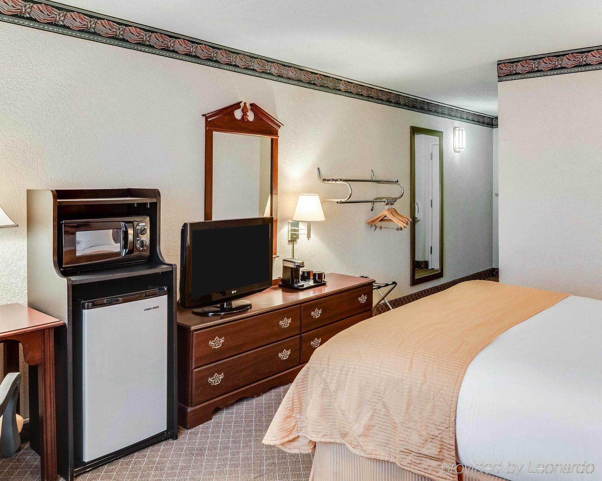 Clarion Inn Фермонт Екстер'єр фото