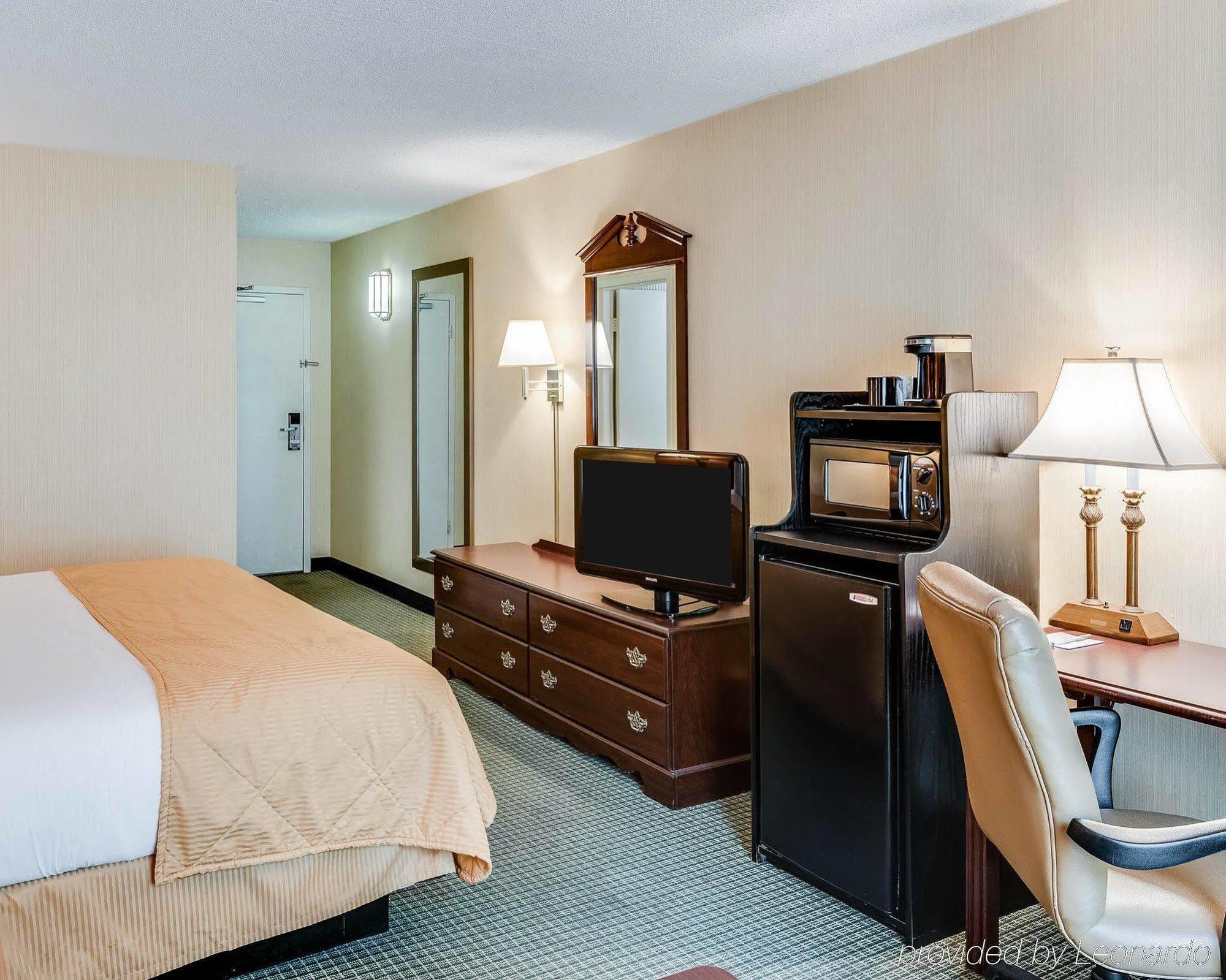 Clarion Inn Фермонт Екстер'єр фото