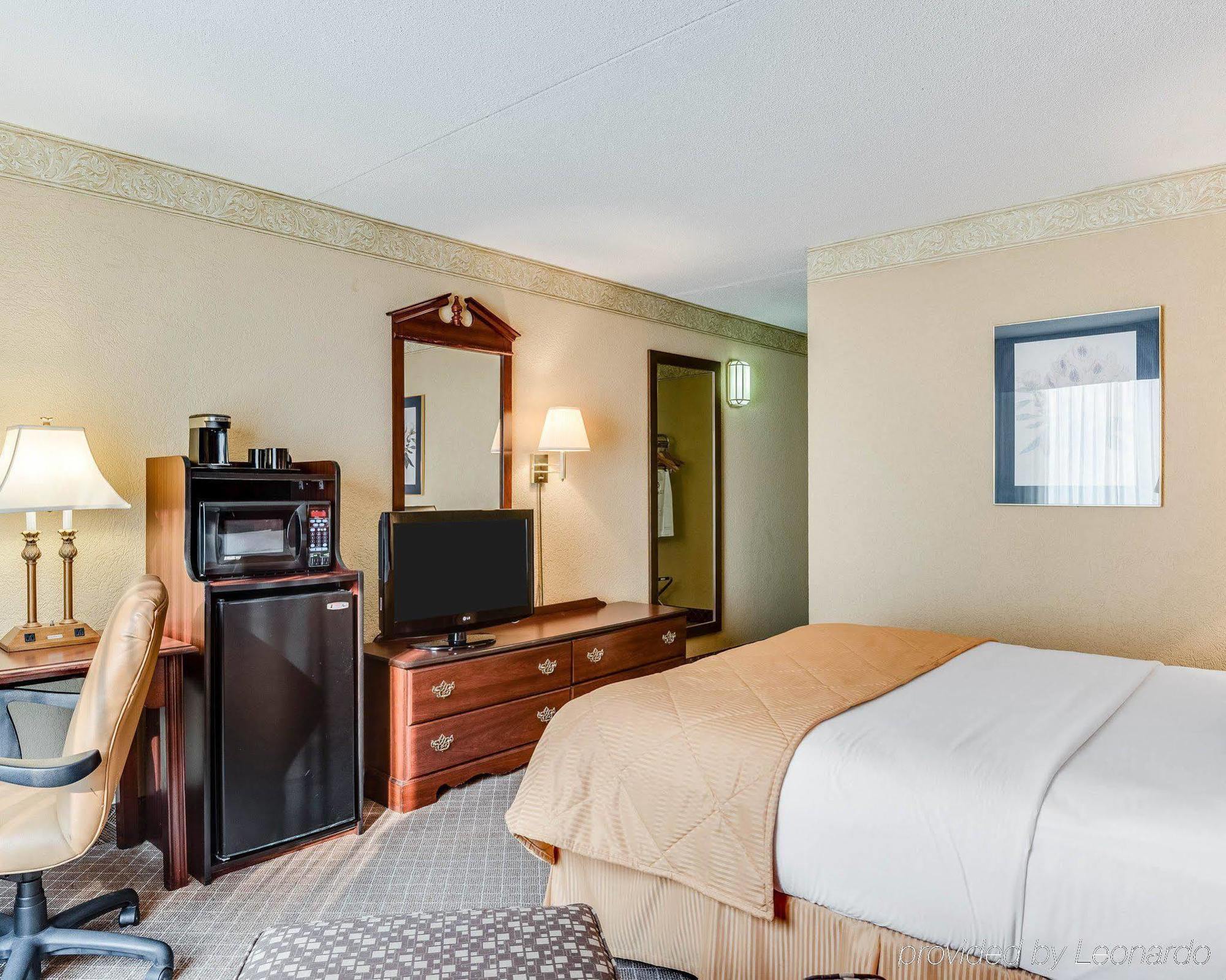 Clarion Inn Фермонт Екстер'єр фото