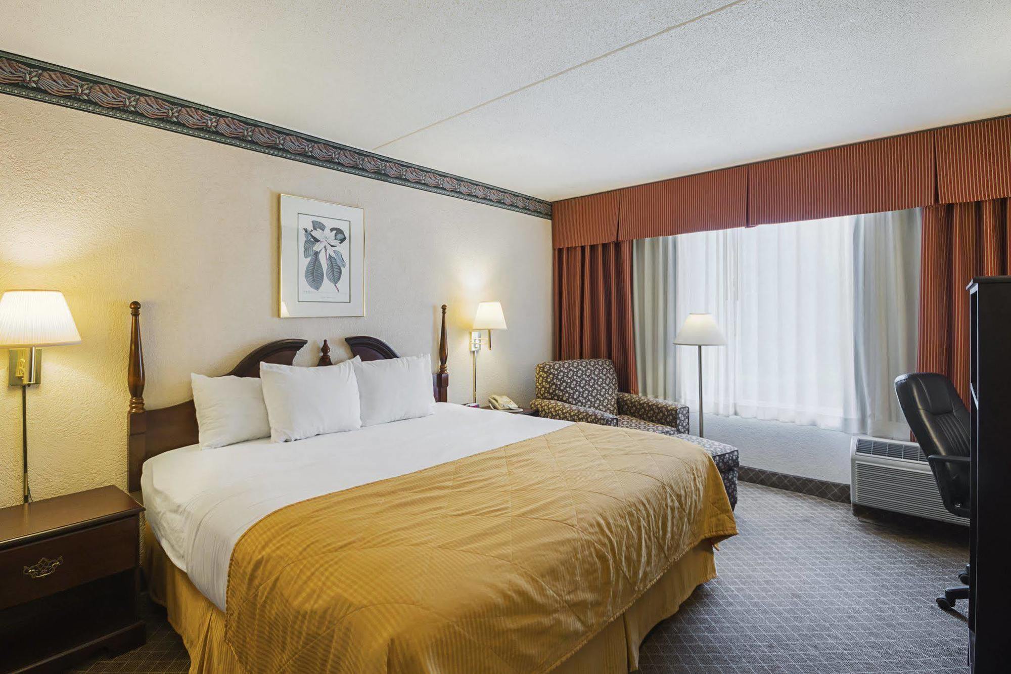 Clarion Inn Фермонт Екстер'єр фото