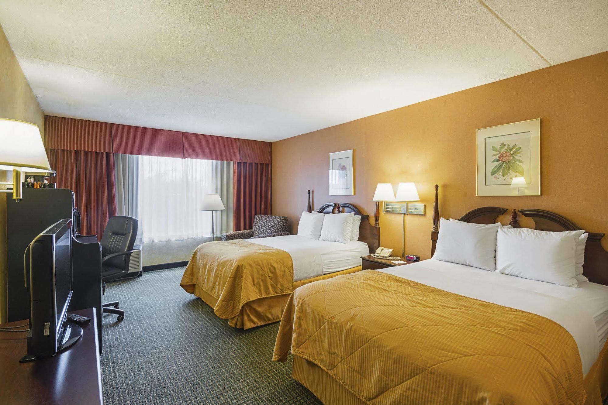 Clarion Inn Фермонт Екстер'єр фото